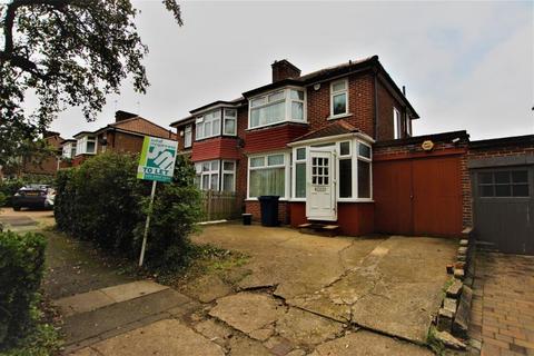 3 bedroom semi-detached house to rent, Peareswood Gardens, Stanmore HA7 1NX