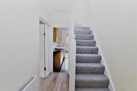 3 bedroom semi-detached house to rent, Peareswood Gardens, Stanmore HA7 1NX