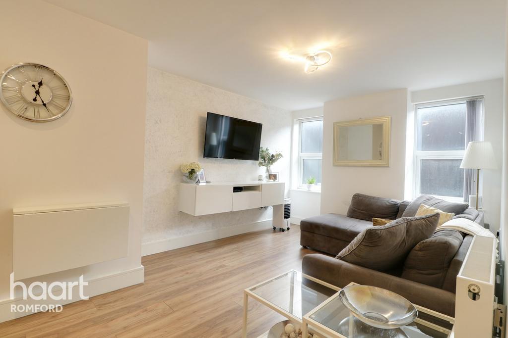 5 Mercury Gardens, Romford 2 bed apartment £260,000