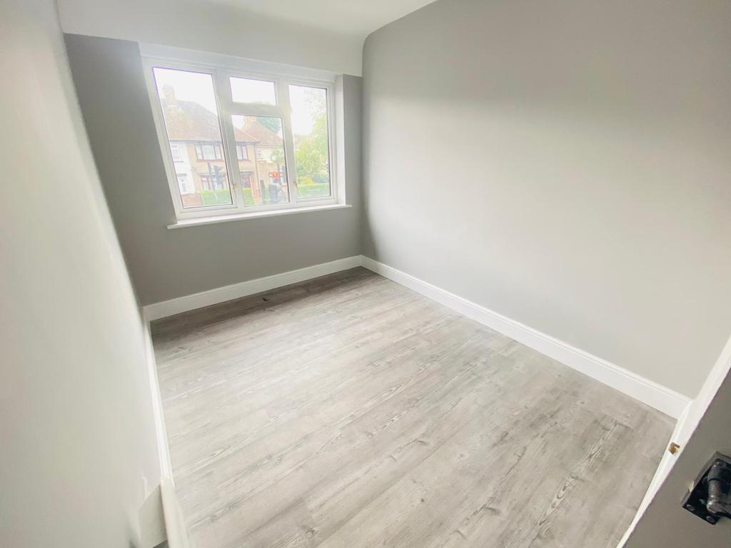 Harlington Road West, Feltham, Greater London, TW14 1 bed flat £1,100