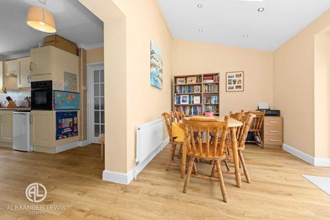 13 Normans Close, Letchworth Garden City, SG6 4QT