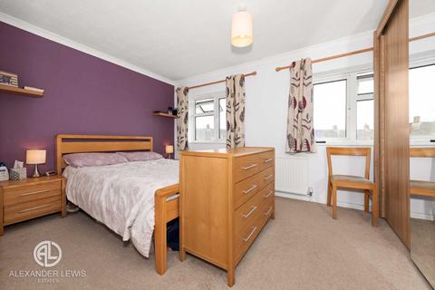 13 Normans Close, Letchworth Garden City, SG6 4QT