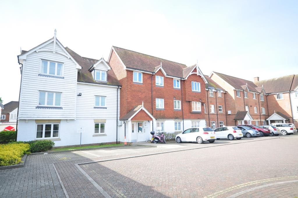 St Agnes Place Chichester PO19 2 bed block of apartments £950 pcm (£