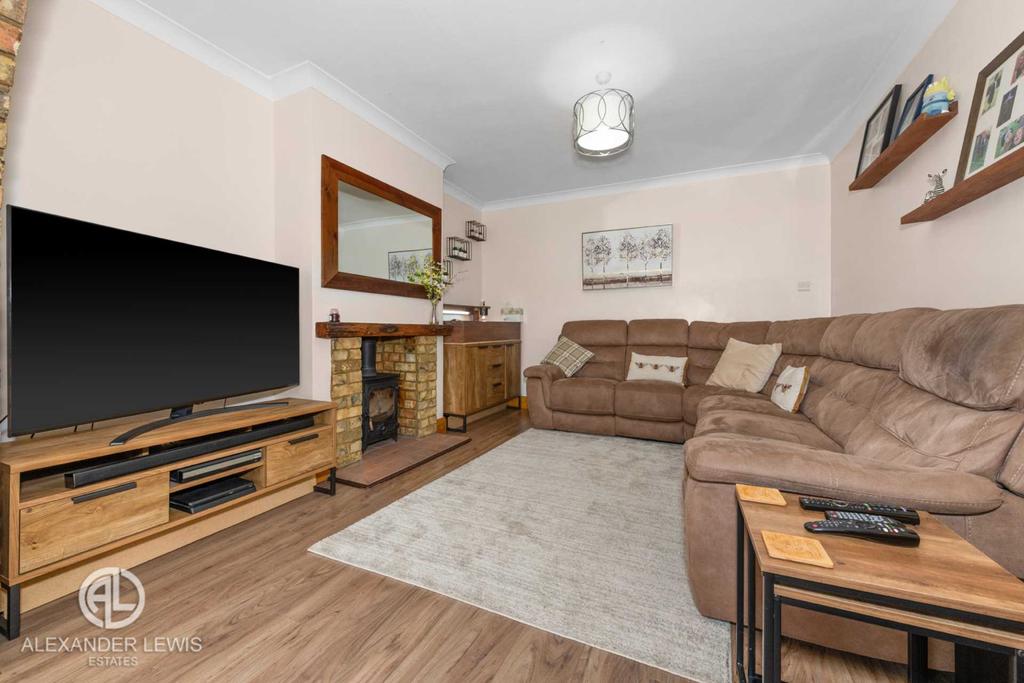 Church Road, Stotfold, Hitchin, SG5 4LZ 3 bed semidetached house £