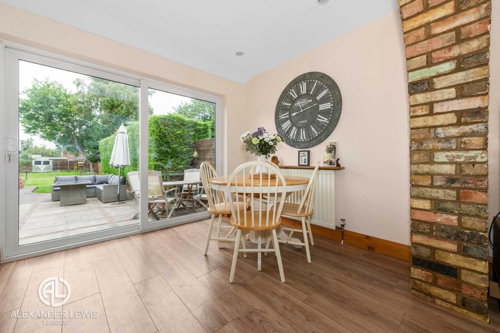 Church Road, Stotfold, Hitchin, SG5 4LZ 3 bed semidetached house £