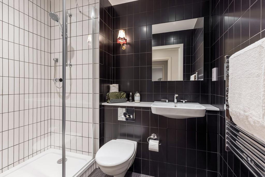 21 06 02 QL Robinson Apt811 026 1920px-min.jpg