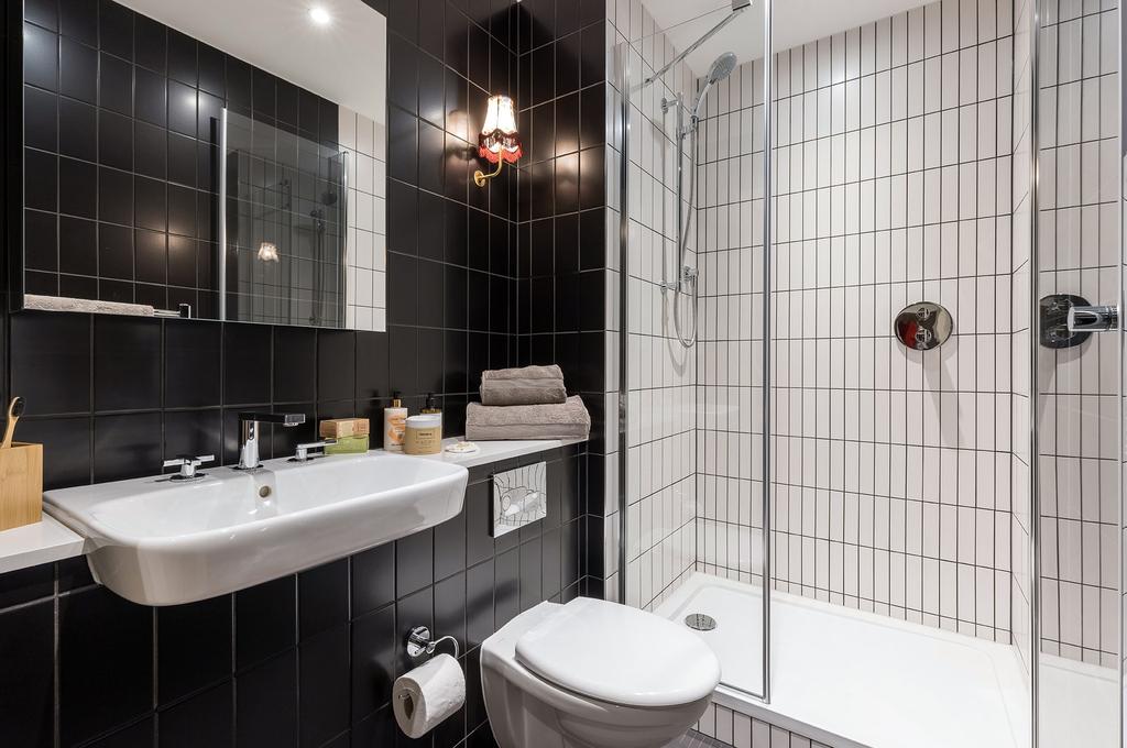 21 06 02 QL Robinson Apt811 022 1920px-min.jpg