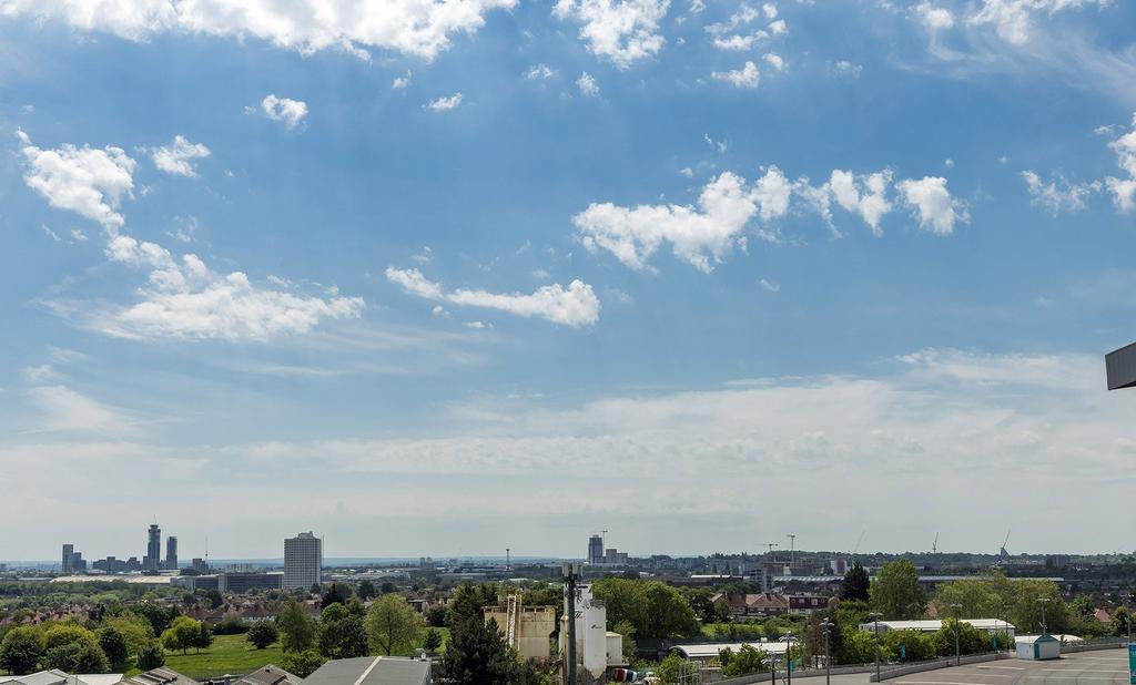 21 06 02 QL Robinson Apt811 015 1920px-min.jpg