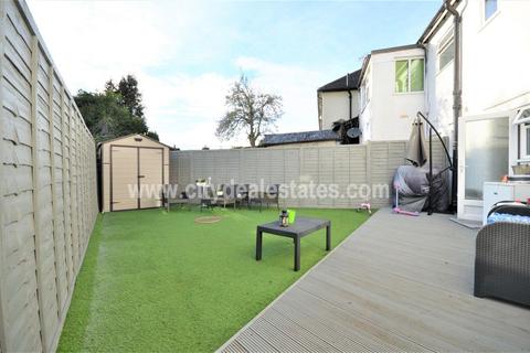 3 bedroom terraced house for sale - Wigginton Avenue, Wembley