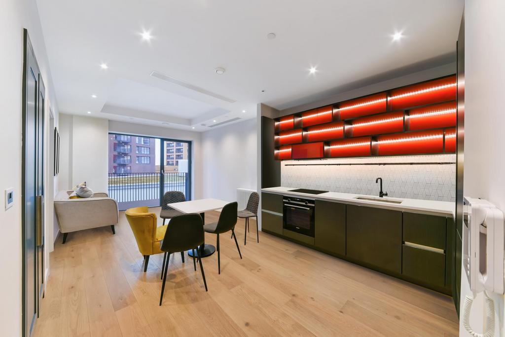 Echo House, London City Island... 1 bed apartment £2,102 pcm (£485 pw)