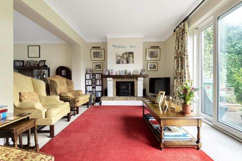 86 Buckingham Road, Hampton, TW12 3JG