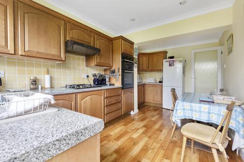 86 Buckingham Road, Hampton, TW12 3JG