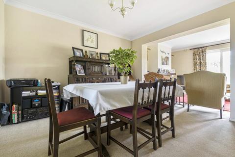 86 Buckingham Road, Hampton, TW12 3JG