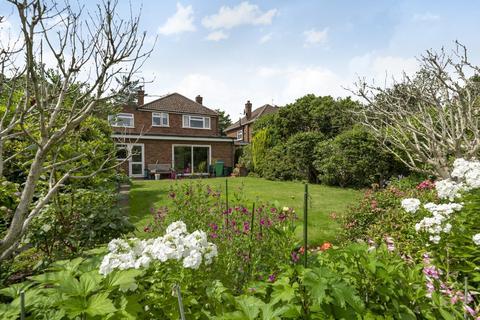 86 Buckingham Road, Hampton, TW12 3JG