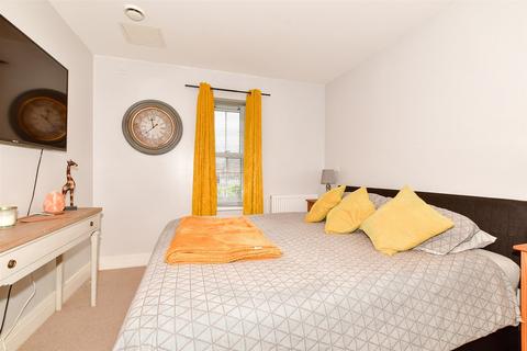 2 bedroom ground floor flat for sale, Webber Street, Horley, Surrey