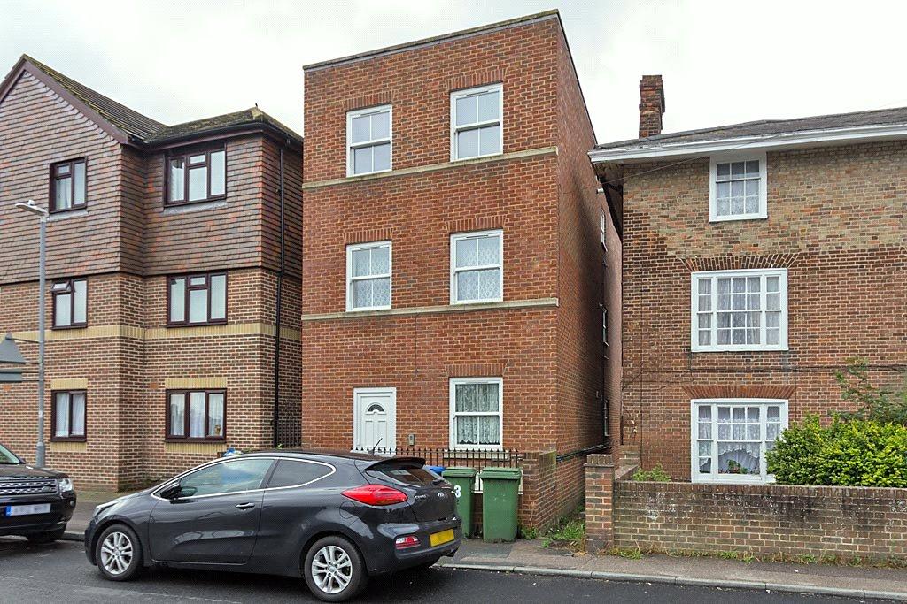 Tonge Road, Murston, Sittingbourne... 1 bed apartment £700 pcm (£162 pw)