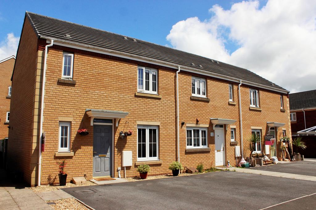 Six Mills Avenue, Bryngwyn Village, Gorseinon, SA4 3 bed end of terrace