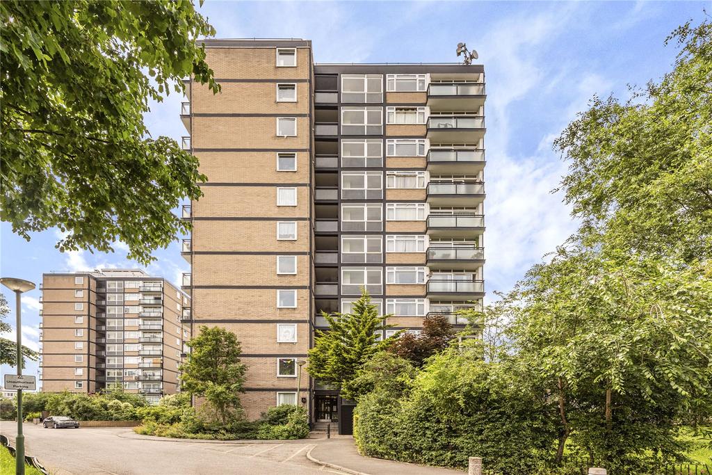 Pangbourne House, Rowstock Gardens... 2 bed flat £395,000