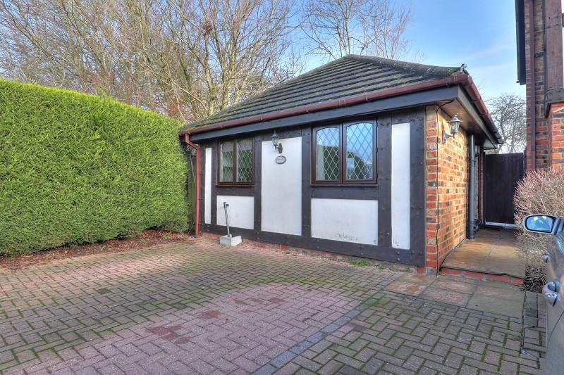 Fleetwood Close, Tadworth, Surrey. KT20 1 bed ground floor
