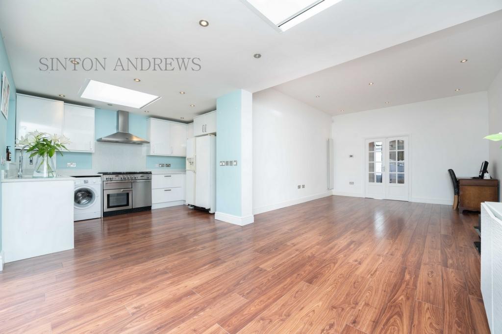 Craven Avenue, Ealing, W5 5 bed house £3,800 pcm (£877 pw)