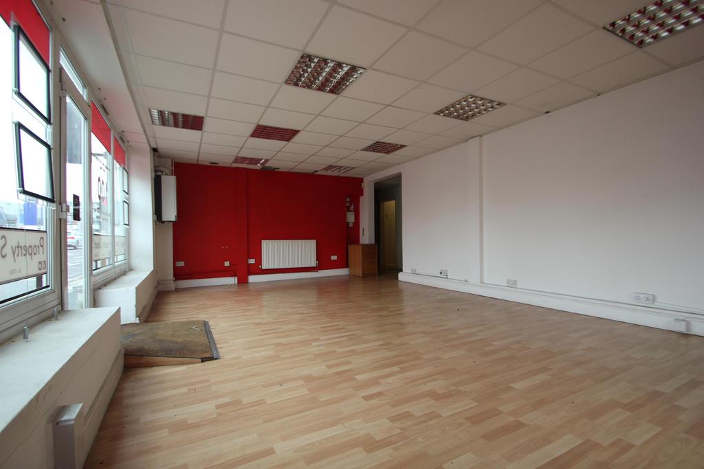 Wimpole Road, Colchester, Essex, CO1 2LA Property £900 pcm (£208 pw)