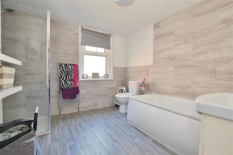 66 Pavilion Road, Folkestone, CT19 5RL