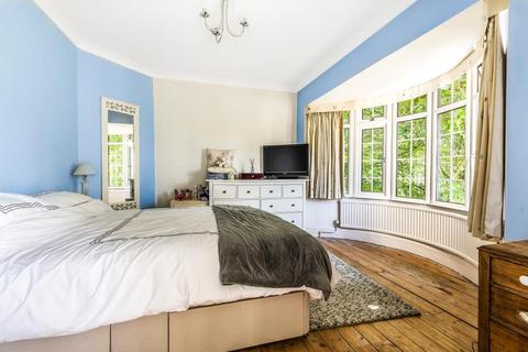 Almondsbury Green Street, Sunbury-on-thames, TW16 6QG
