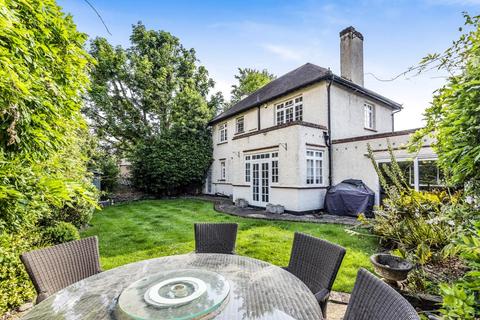Almondsbury Green Street, Sunbury-on-thames, TW16 6QG