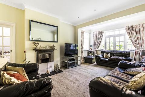 Almondsbury Green Street, Sunbury-on-thames, TW16 6QG