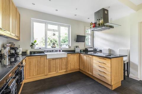 Almondsbury Green Street, Sunbury-on-thames, TW16 6QG