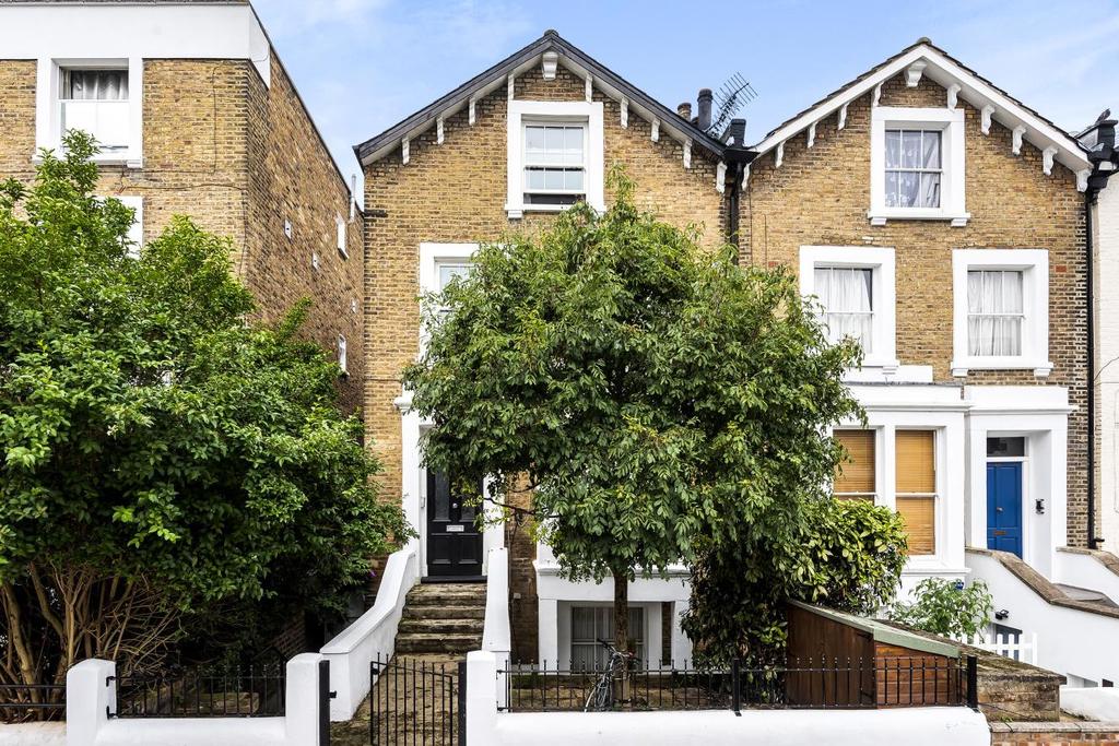 St. Stephens Avenue, Shepherds Bush 2 bed flat for sale £450,000