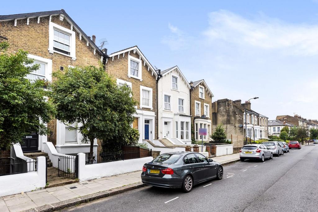 St. Stephens Avenue, Shepherds Bush 2 bed flat £450,000