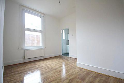 2 bedroom flat to rent, Inchmery Road,  London, SE6