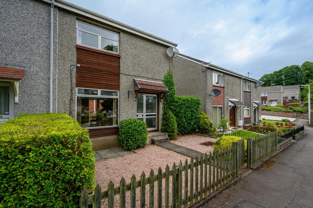 Blalowan Gardens, Cupar, KY15 2 bed end of terrace house £100,000