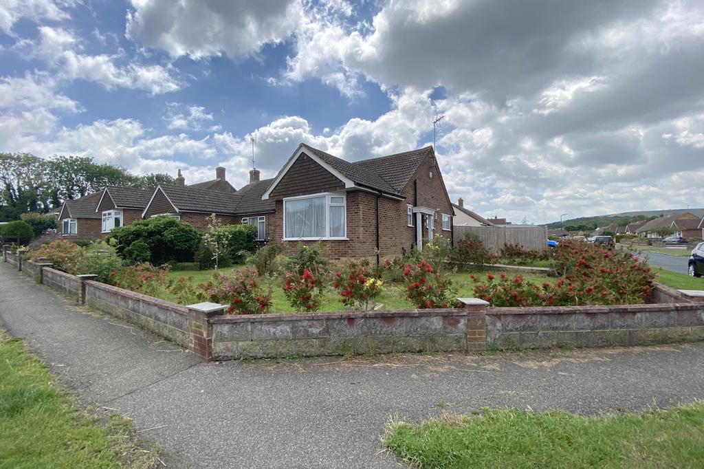 Farmlands Way, Polegate, East Sussex, BN26 2 bed bungalow £330,000