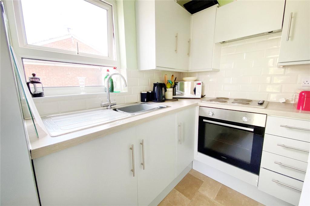 Way, Littlehampton 2 bed bungalow £245,000