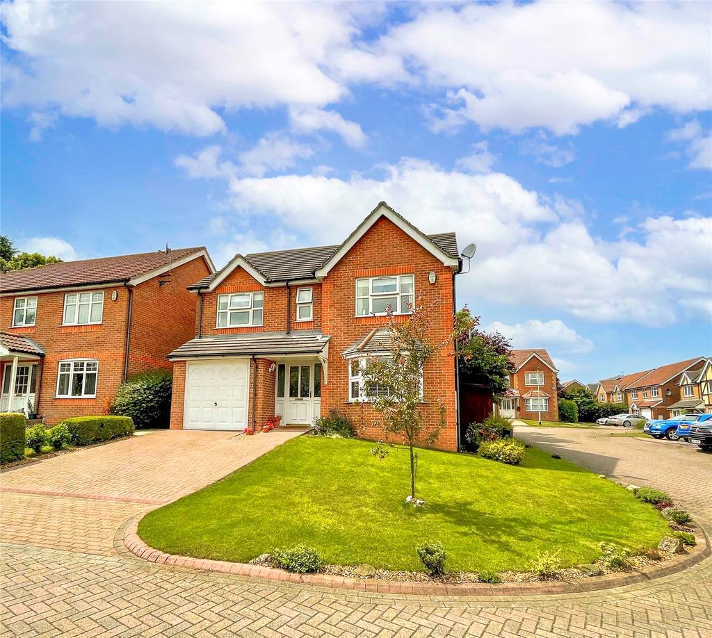 Riverbank Rise, BartonUponHumber... 4 bed detached house £245,000