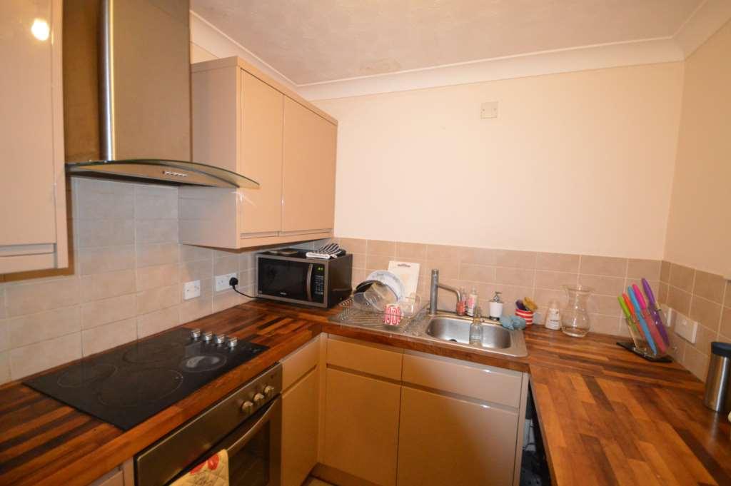 Viscount Drive, Beckton 1 bed apartment £1,049 pcm (£242 pw)