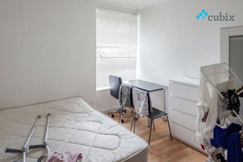 4 bedroom ground floor flat to rent, Wilshaw House, London SE8