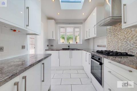213 Dawlish Road, London, E10 6QN