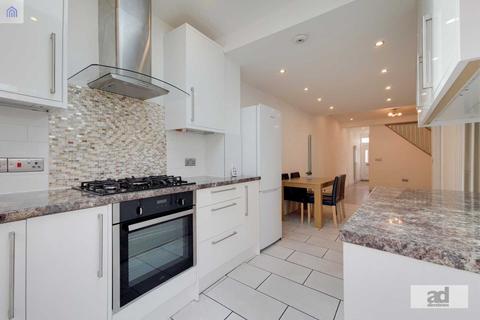 213 Dawlish Road, London, E10 6QN