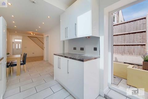 213 Dawlish Road, London, E10 6QN