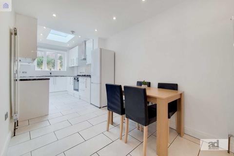 213 Dawlish Road, London, E10 6QN