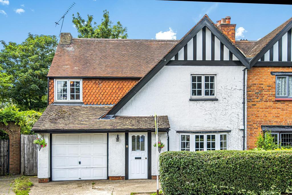 Camphill Road, West Byfleet, KT14 3 bed semidetached house £589,950