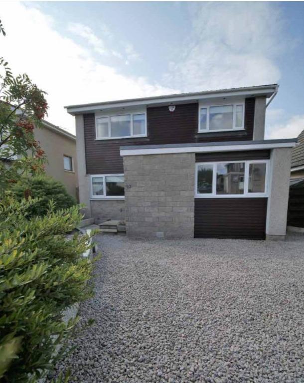 Waterside Way, Peterhead... 3 bed detached house £950 pcm (£219 pw)