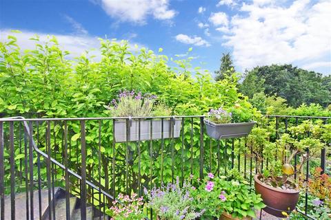 12a The Crescent, Belmont, Sutton, SM2 6BJ