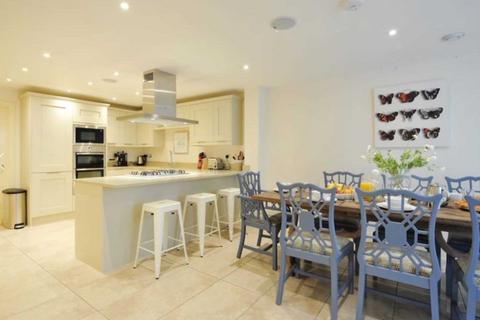 4 bedroom terraced house to rent, Monmouth Place, Bath