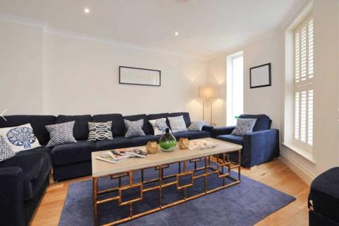 4 bedroom terraced house to rent, Monmouth Place, Bath