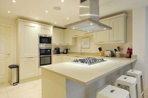 4 bedroom terraced house to rent, Monmouth Place, Bath