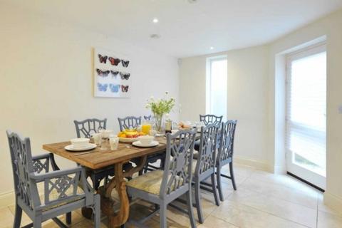 4 bedroom terraced house to rent, Monmouth Place, Bath